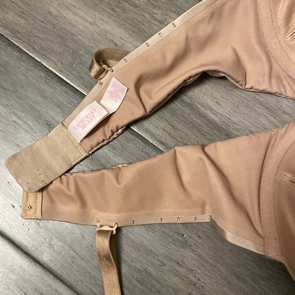 Victoria’s Secret Very Sexy Plunge 34d -adjustable strap location/multi-way nude - Picture 3 of 11
